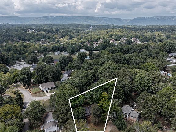 2nd image of 919 Carrie Ln