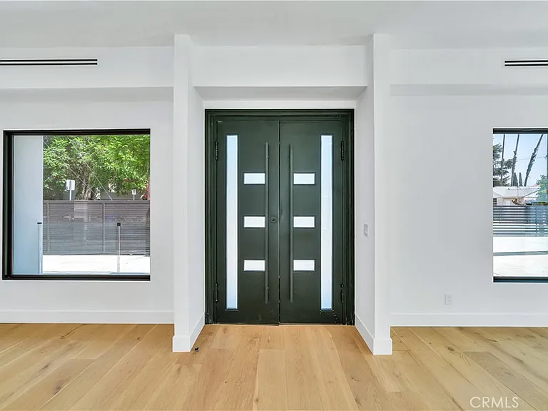 13838 Milbank St — Photo 3