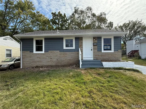 448 Lancashire Rd, Saint Louis, MO 63137