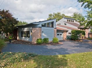 1646 Thornapple River Dr SE, Grand Rapids, MI