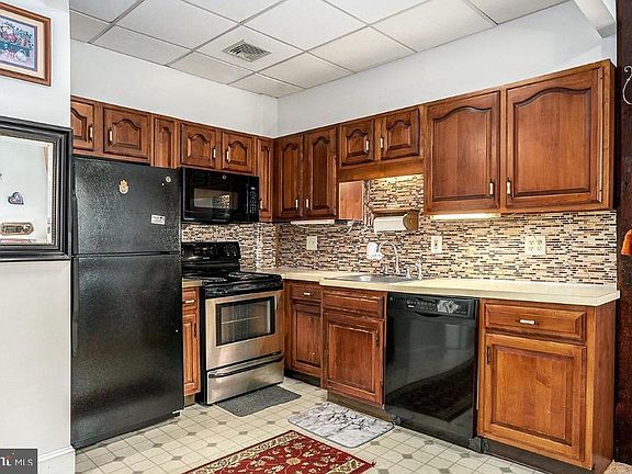 4th image of 107 Walnut St