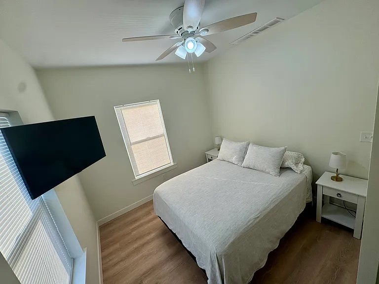 303 N 3rd St #4 — Photo 8