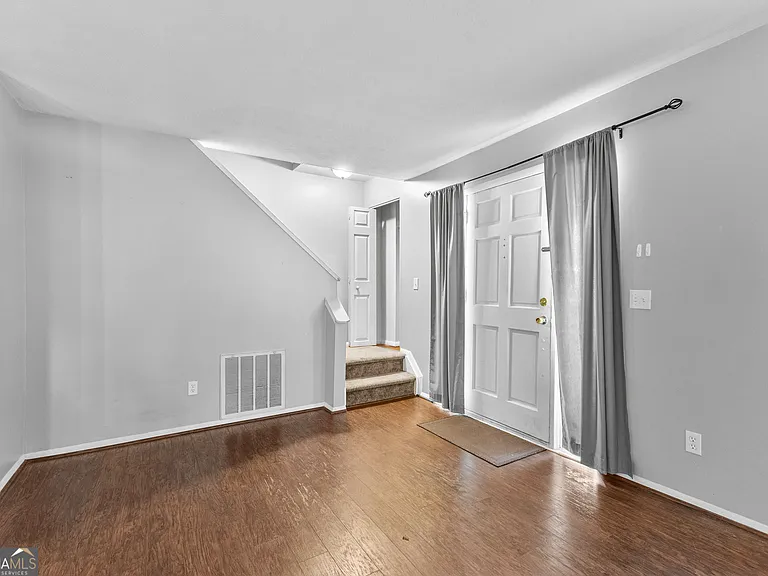 143 Twiggs Cor — Photo 13