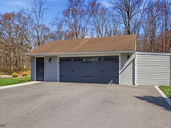3rd image of 27 Heather Hills Dr