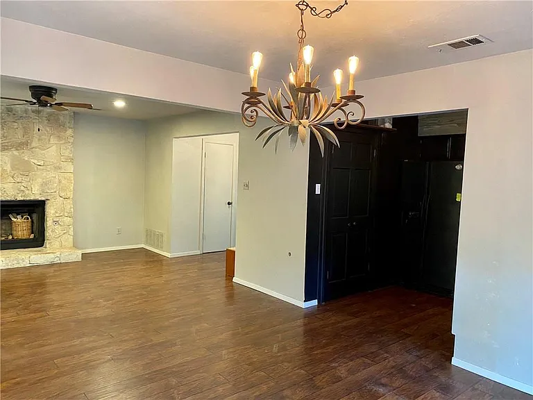 8004 Downing St — Photo 15