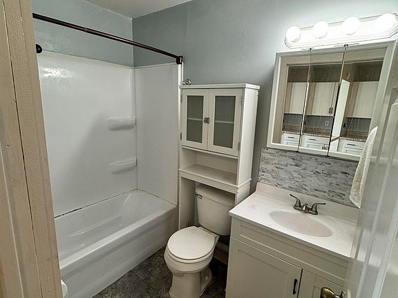 5th image of 10482 N East Riverview Dr