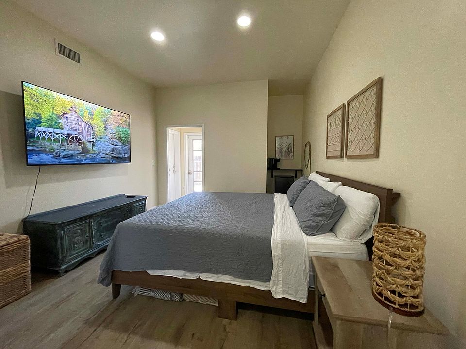 2nd image of 3858 Keeshen Dr #C