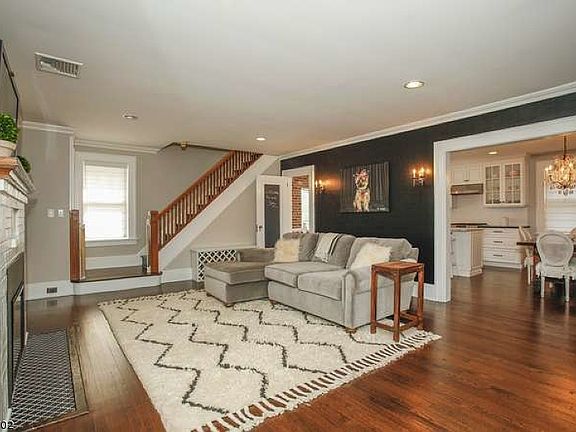 3rd image of 382 Dartmouth St