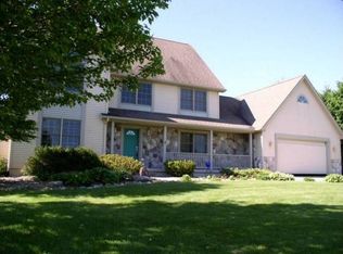 2360 Park Wood Trl, Williamston, MI 48895