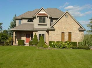 11271 Arrowhead Dr, South Lyon, MI 48178