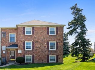 5720 Spotswood Dr, Lyndhurst, OH 44124