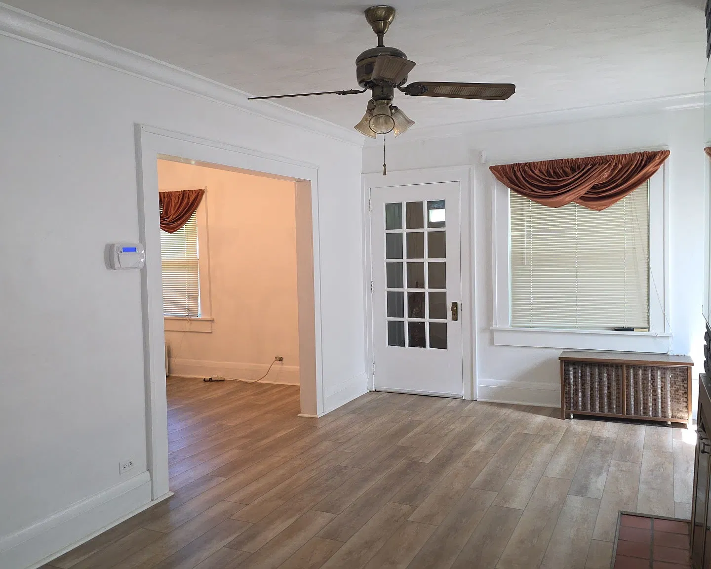5 bed, 1948 sqft, $2,100 — Photo 1