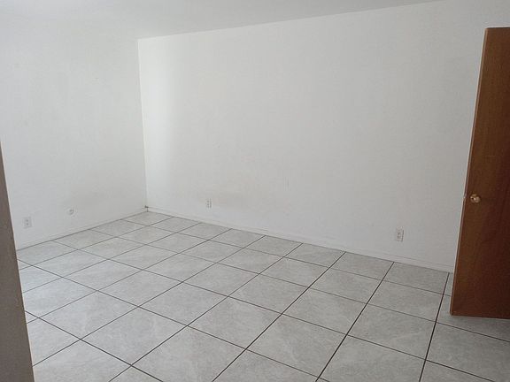 5th image of 2924 Cutler Ave NE