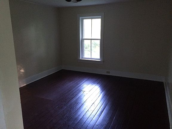Bedroom 14' X 13' w/ 2 closets