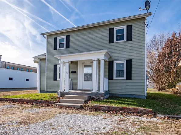 121 N Walnut St, Maroa, IL 61756