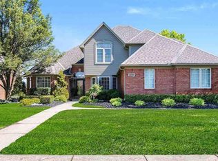 19323 Lakeland Dr, Macomb, MI 48044