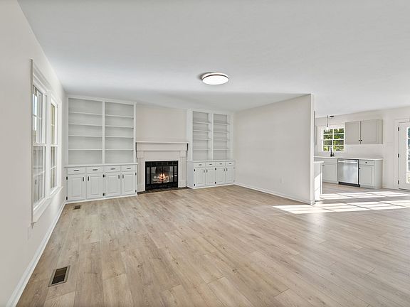 5th image of 1113 Oak Dr