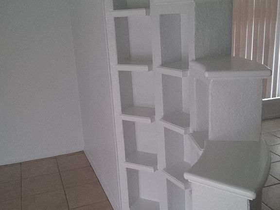 Sleeping area; double or queen bed