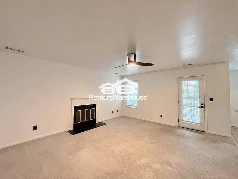 1843 Chantilly Ct #404 — Photo 14