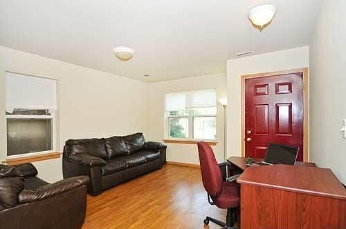1st image of 605 E Bowen Ave