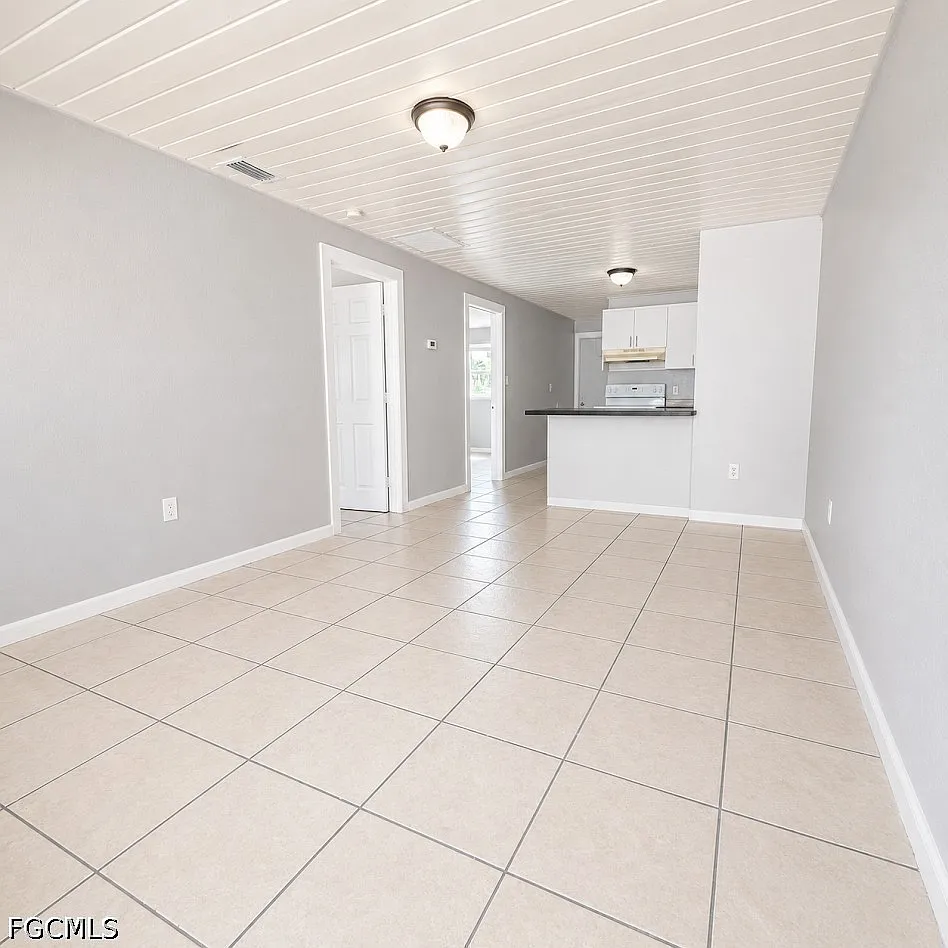 2 bed, 1.0 bath, 645 sqft, $1,095 — Photo 2