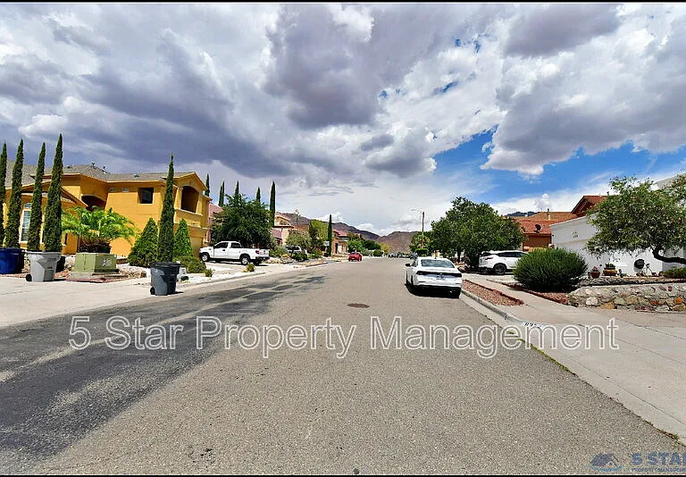 6372 Franklin Ridge Dr — Photo 48