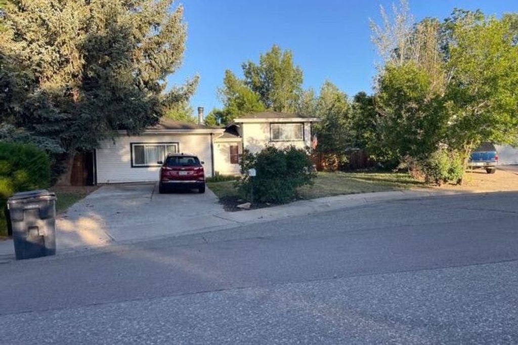 2139 Doris Ct