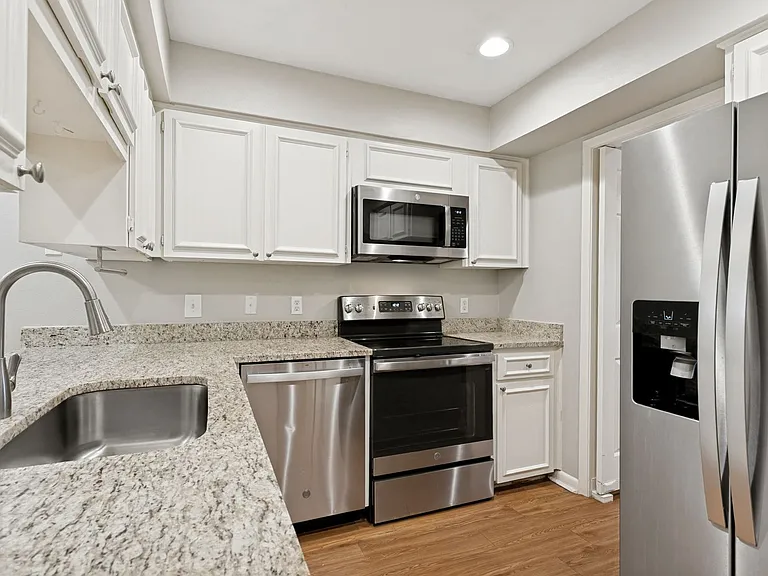 201 Ellwood St #109 — Photo 13