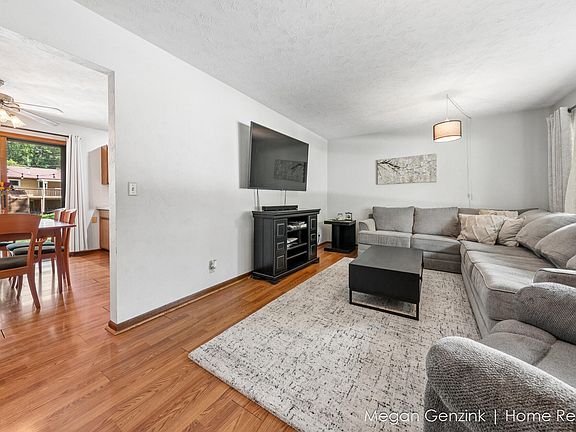 4th image of 195 Surry Oak Dr