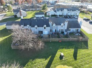 918 SE Hampton Ct, Lees Summit, MO 64063