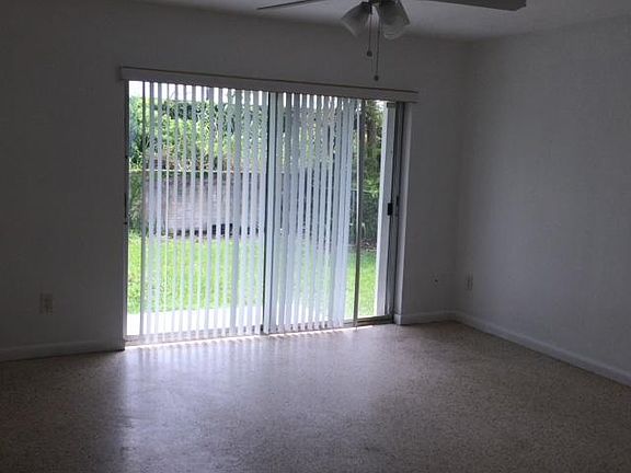 5th image of 11382 SW 207th Dr