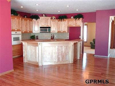 4th image of 2211 Broadwater St
