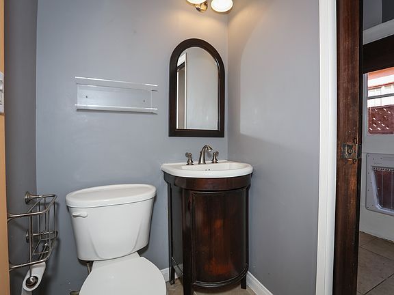 4th image of 5721 S Harcourt Ave