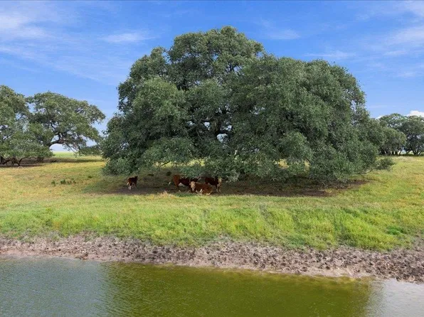 2561 Roitsch Rd, Schulenburg, TX 78956