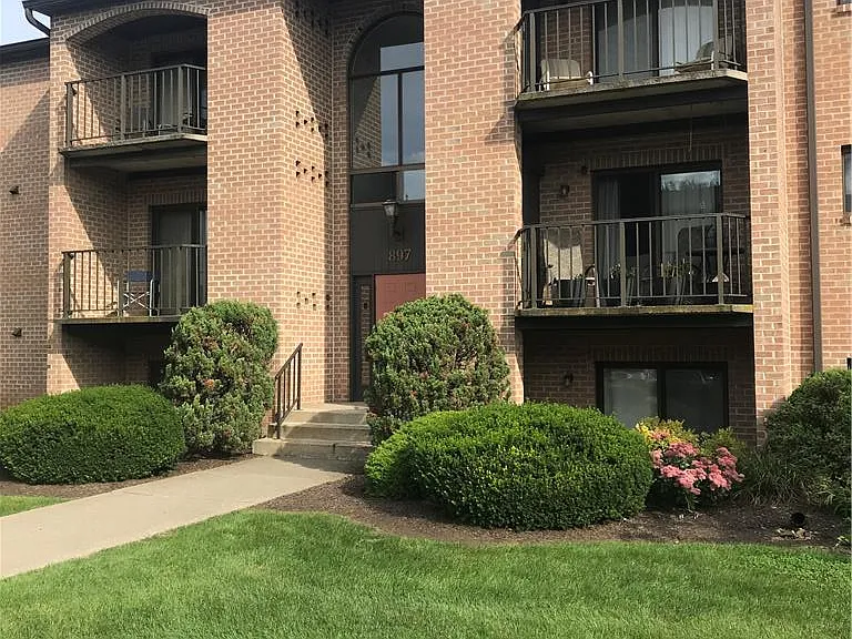 897 Cold Spring Rd #10 — Photo 2