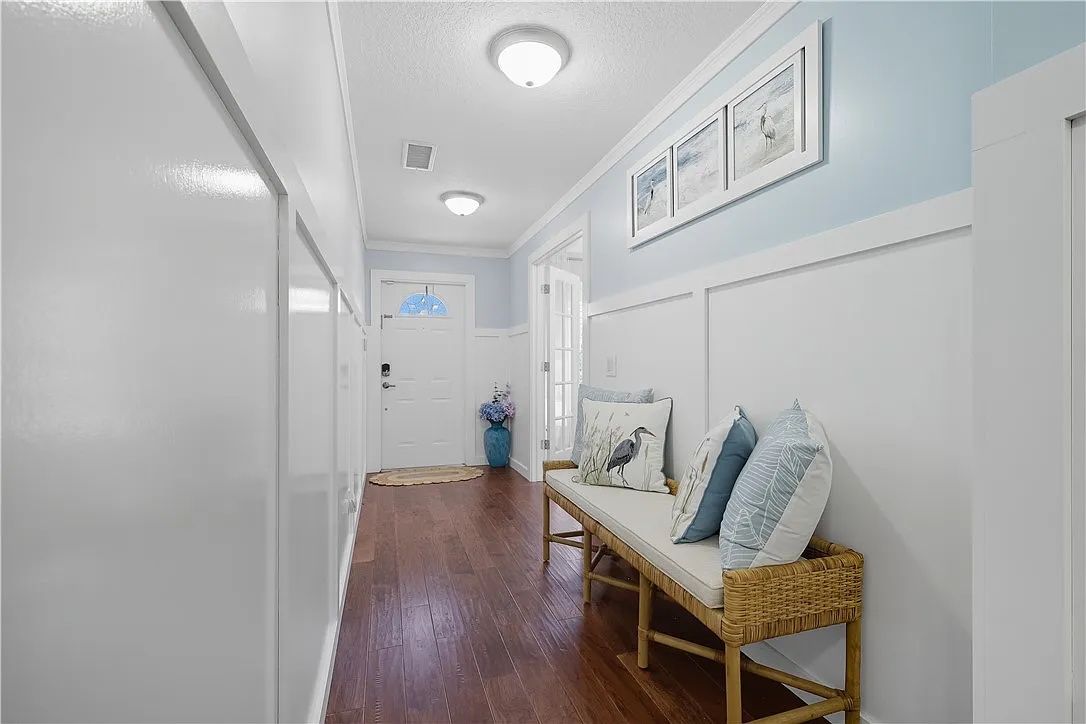 3 bed, 1860 sqft, $5,500 — Photo 2