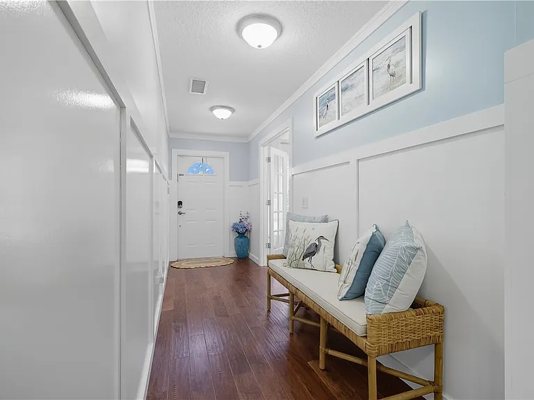 676 Royal Palm Pl — Photo 2