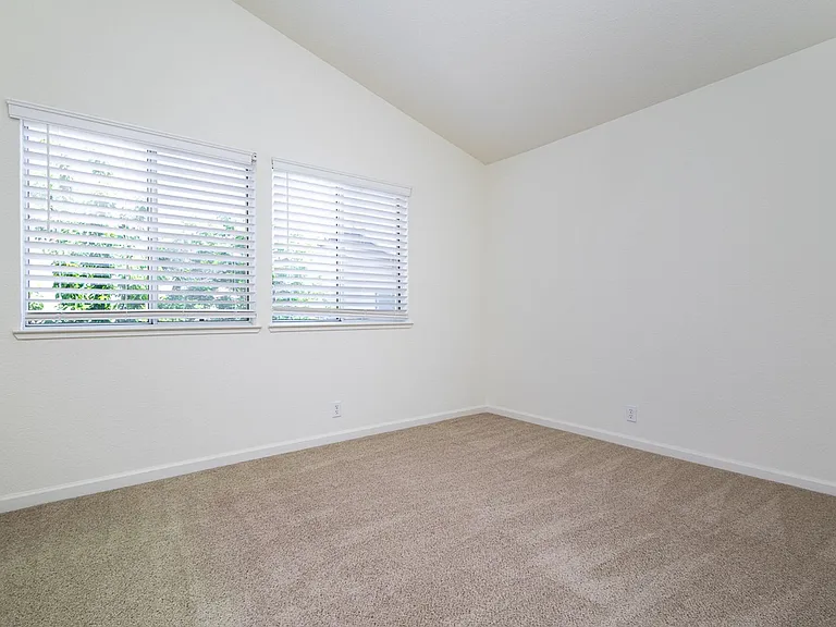 131 Royalton Cir — Photo 23