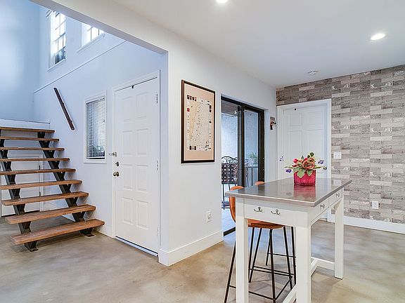 3rd image of 7629 Fenwick Cove Ln