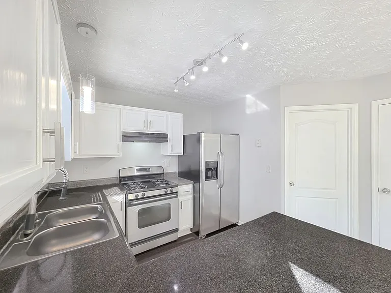 5539 Pineridge Ct — Photo 9