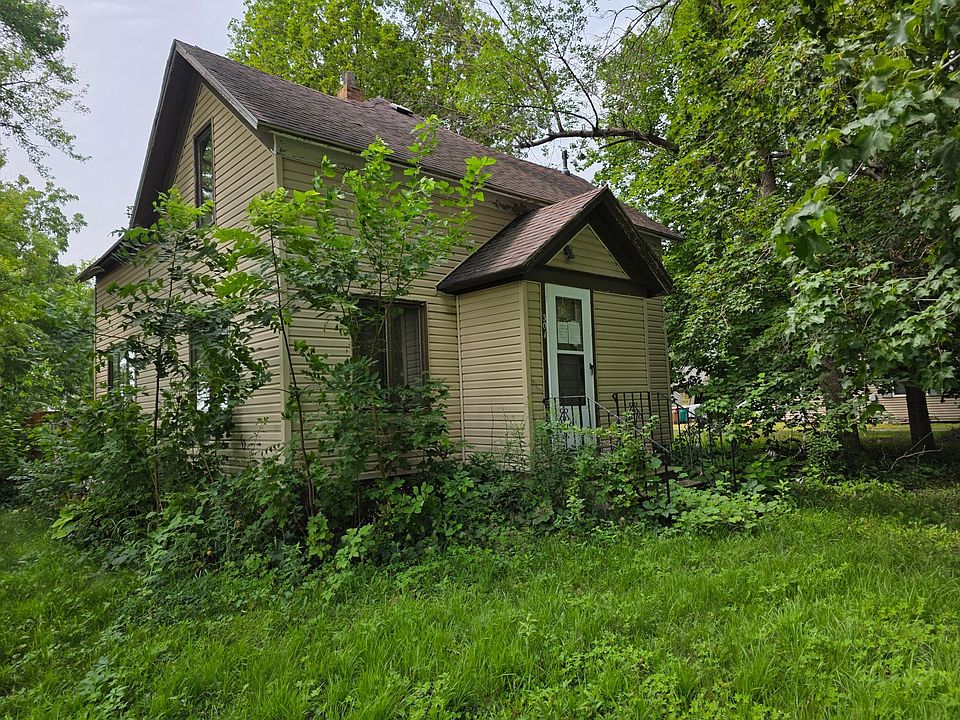 1st image of 301 Main St W