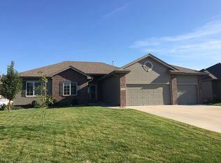 7963 Shadow Lake Dr, Papillion, NE 68046
