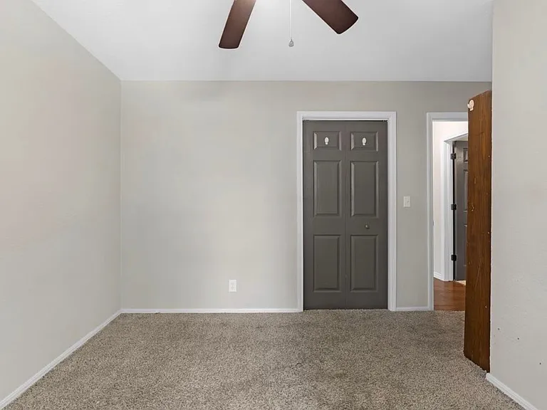 1108 W Fredericksburg St — Photo 24