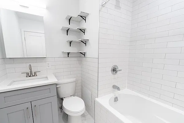 Bathroom, photo 1