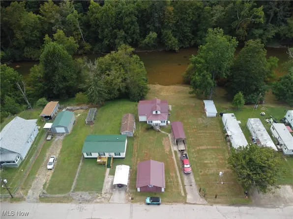 385 Center St, Clay, WV 25043