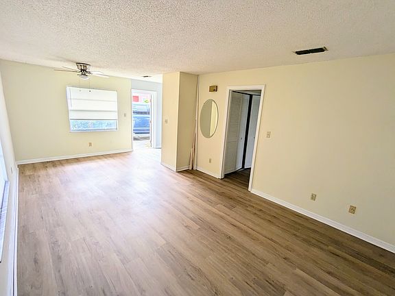 5th image of 1110 N Hampton Ave