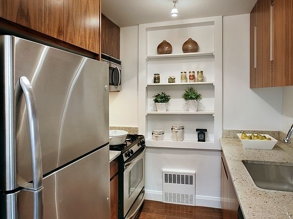 5th image of 200 E 82nd St APT 10H
