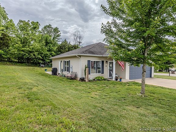 3rd image of 11 Carol Ann Ct