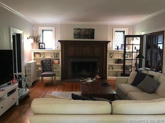4th image of 461 Humphrey St