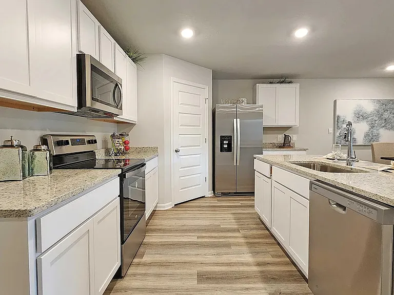 5225 Pinyon Dr — Photo 7